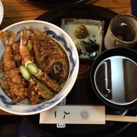 天一 本店 - 豪華な天丼です。