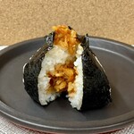 青おにぎり - 赤鬼の身(断面)