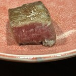 焼肉×創作びすとろ 笑進笑明 - 四辺表面だけが焼かれたレアな状態でした