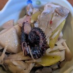 kitchenラビット - 前菜5
      タコとかの炒めもん的なん