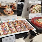 NARITA BOLD KITCHEN - 左　コールミートと北海道産クリームチーズのピンチョス