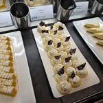 NARITA BOLD KITCHEN - 左から　カボチャタルト　ロールケーキ　フロマージュムース