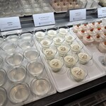 NARITA BOLD KITCHEN - 左から　ライチゼリー　ヨーグルトのパンナコッタ　