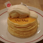パンケーキママカフェ VoiVoi - バニラアイスとゆるーい生クリームが乗ってます！