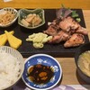 食堂でべこ。