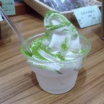 藤岡園 - お茶屋さんの抹茶ソフトクリーム　330円