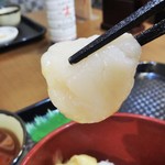 丼ぶりこ - 「海鮮丼」の ホタテです。