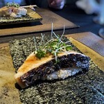 日本料理 TOBIUME - ナント「鰆の手巻き寿司」。鰆は焼き物で出されるような品です。(≧◇≦) 鰆が手巻きにするには勿体ないほどの大きさと厚みで、、ビックリ。 この気風のよさ、さすが料理長さん。^^