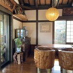 花ぼんぼり - こちらは4人掛け