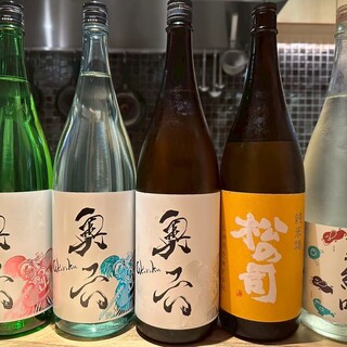 全国各地の日本酒を豊富に取り揃えております。