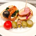 Bar＆Tapas Celona - 手前のがヒルデだよ　せんべろに追加しました