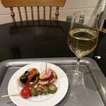 Bar＆Tapas Celona - ピンチョスおまかせ二つとワンドリンクで1000円