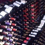 RIGOLETTO BAR AND GRILL - ワインを見ながら、入店