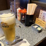 鉄板酒場 お好み焼き 大五郎 - 生ビールと卓上の調味料