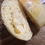 ブーランジェリーパンタレイ - クリームパンの断面
