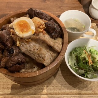 焼肉食堂ブリスケ - 料理写真:キャンペーンで1.3倍増量の桶デラックス+α