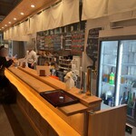 二代目辰よし - 一階の立ち食い寿司スペース