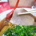 ぶんぶんラーメン - チャーシューは、サッパリ味のモモ肉ですね。