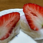 御だんご　扇屋 - いちご大福断面ショー