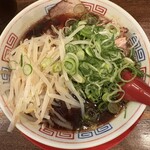 新福菜館 麻布十番店 - 中華そば（小）800円、もやしと葱が眩しくて他が見えねえ