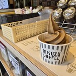 美鈴コーヒー - コーヒーソフト(300円)です。