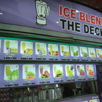 ICE BLENDS THE DECK - 目の前でジューサーで作ってくれます