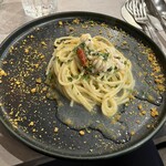 CUCINA CONTENTO - 白子とカラスミのアーリオオーリオ(2人でシェアを1皿ずつ盛り付けしてくれる)