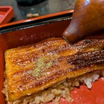 鰻 かねいち - 半身には粉山椒を