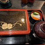 鰻 かねいち - 蓋の図柄も粋