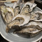 ジンギスカン×厚岸牡蠣  ラムグチカズヤ - ブランド牡蠣まるえもんを生で♪