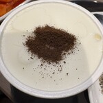 ジンギスカン×厚岸牡蠣  ラムグチカズヤ - ジェラートにコーヒーパウダーでティラミス風に！