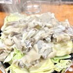 關白 - 料理写真:一番人気！ジンギスカン焼き豚の足耳セット！コリコリッ！サッパリ！美味〜い！