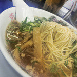 来来亭 - ＜再訪＞ラーメン小４８０円。麺の固さ・普通、醤油・薄目、ねぎ・多め、チャーシューやメンマは普通、、、と好みで選べます。