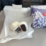 御菓子処 藤むら - 包みを開くと…コロンとして可愛いサイズの
ふっくらとした酒まんじゅうが登場♡(๑˃̵ᴗ˂̵)