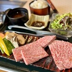 飛騨牛一頭買い 肉式 - 料理写真:特上カルビ×特上ロース