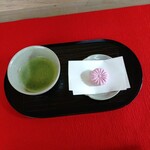 寂光院 - 赤紫蘇入りのお菓子とお抹茶　寂光院でしか食べられないお菓子