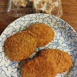 肉のアンデス - 移転前からよく買ってましたが、手作り焼売、手作りコロッケ、牛肉コロッケにカレーコロッケ。全部大好き♥