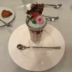 ダンデライオン - デザートがまさかのパフェ形式で感激。チョコレートケーキのなんとかでした。美味しい。