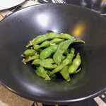 カリービストロ LAMP - ペペロン枝豆♪クセになるよ♡ちょっと食べちゃってます(⁠人⁠´⁠∀⁠´⁠)⁠