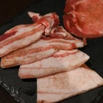 本格焼肉・もつ鍋 肉衛門 - 