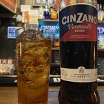 レッドコーナー - ベルモットトニック♡
                                スウィートの風味が此方の
                                オムライスと相性抜群(^^)