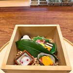 旬彩天 つちや - 八寸、おから大豆と三度豆、河内鴨のロースト、そら豆青煮、ニシンの甘露煮、干し柿バター、粟生田楽、菜の花と近江蒟蒻の黄身酢、？