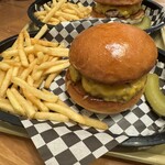 Deborah's - チーズバーガー