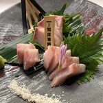 厚岸水産 かき小屋 - 見ただけで美味しそうな寒鰤