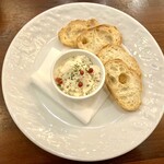 ワイン食堂 旅する子ブタ 渋谷ヒカリエ店 - パルミジャーノのペースト