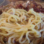 台湾料理 萬福来 - 台湾ラーの麺　中太でプリっと感あり