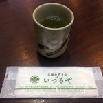 元祖手打そば いづるや - まずはお茶が