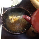 元祖手打そば いづるや - そば湯を注ぐ