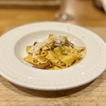 La Stalla - ◆アニスと白ワインで煮込んだニニウファーム産ラム（生後10ヶ月）ラグー 手打ちパッパルデッレ 北海道産ホースラディッシュ