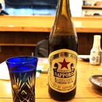 鱗 - 瓶ビール（サッポロラガー：赤星 中瓶）：700円
